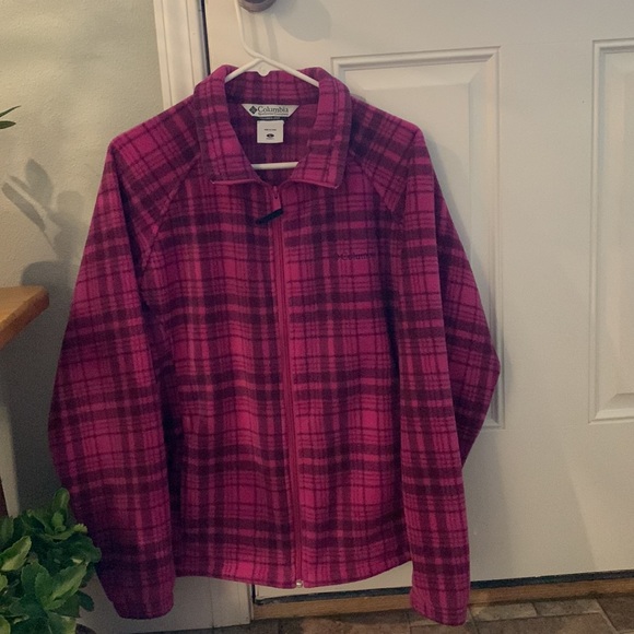 Columbia women jacket. Lightly worn. Soft fleece material. New condition - Picture 3 of 4